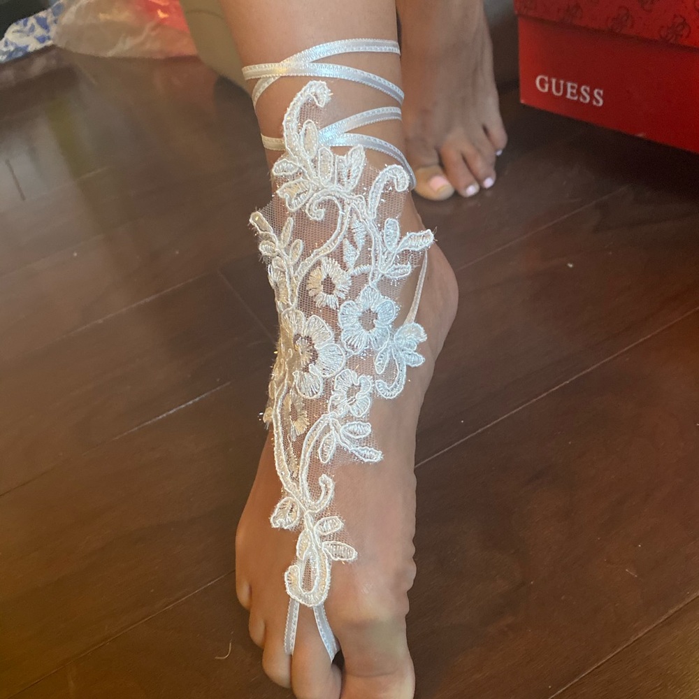 4 barefoot sandals